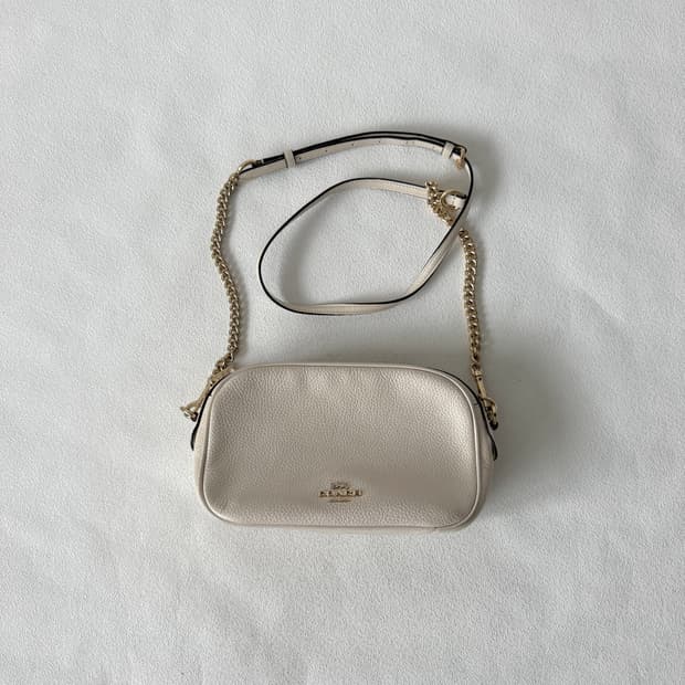 코치(COACH) 레더 체인 크로스백