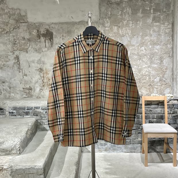 버버리 베이지 싱글 포켓 노바체크 기마로고 코튼 셔츠