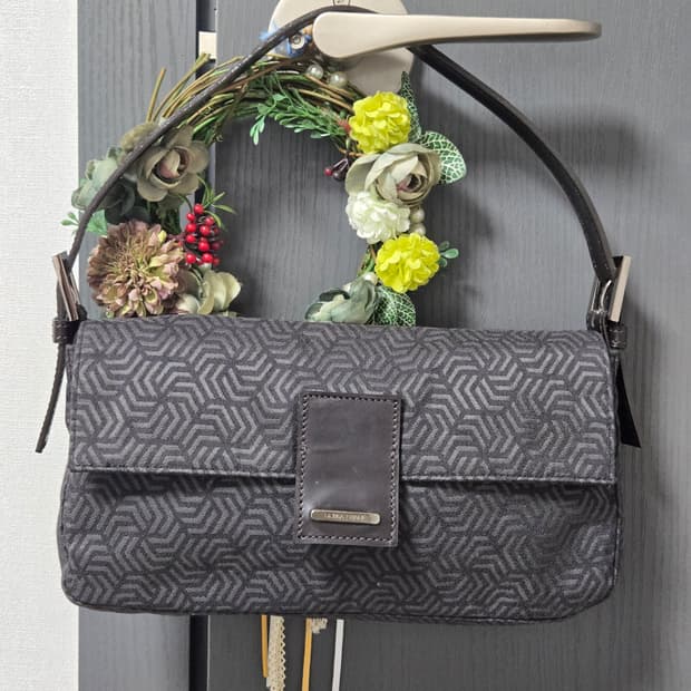 미니 숄더백  미착용 새상품 가격인하 