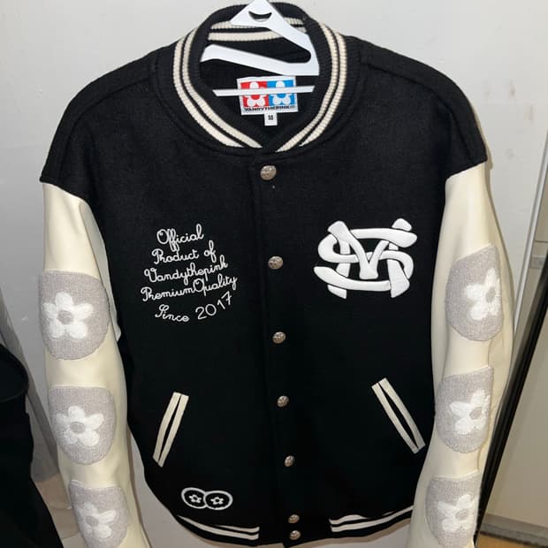 반디더핑크 sm엔터테이먼트 콜라보 바시티자켓 블랙 M사이즈