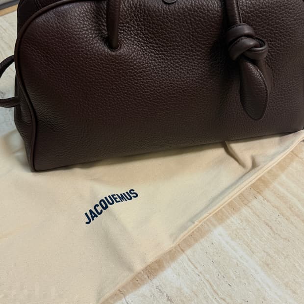 자크뮈스 투리스모 미디움 브라운