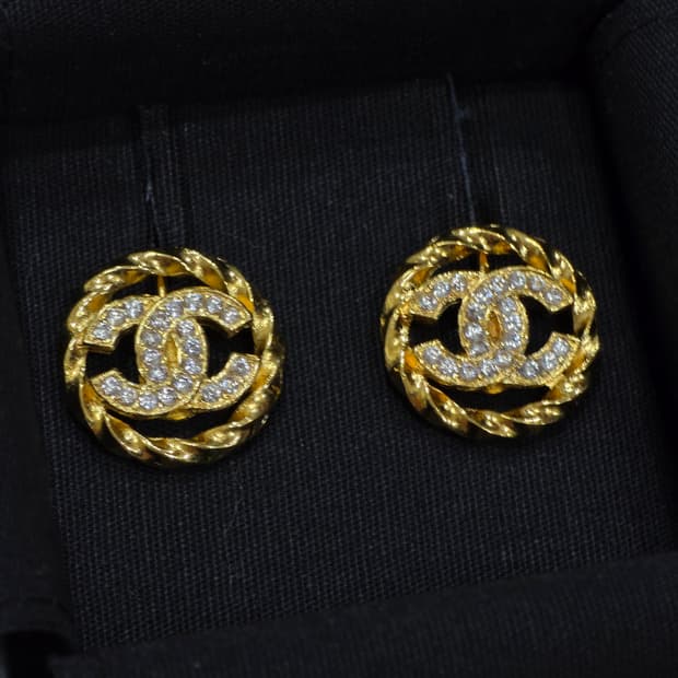 샤넬 금장 cc 로고 큐빅 귀걸이