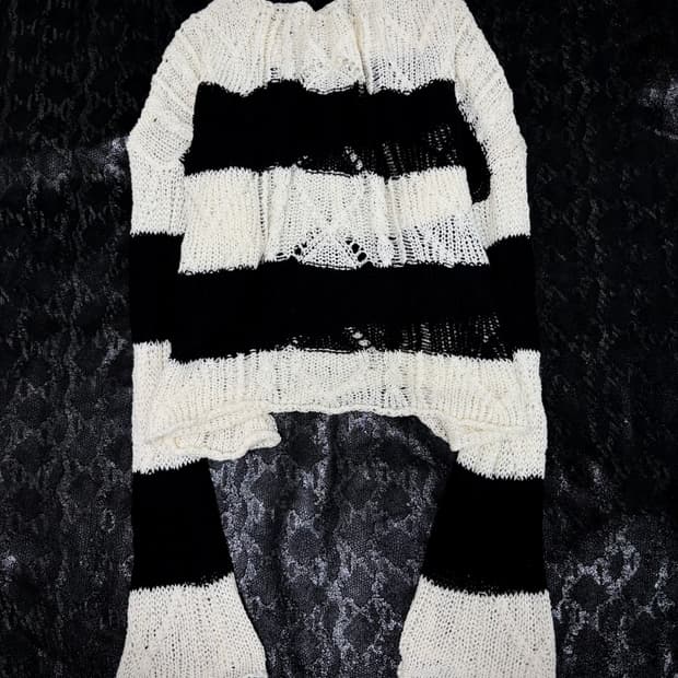 “Vintage” 00’s Off-Shoulder Stripe Knit 