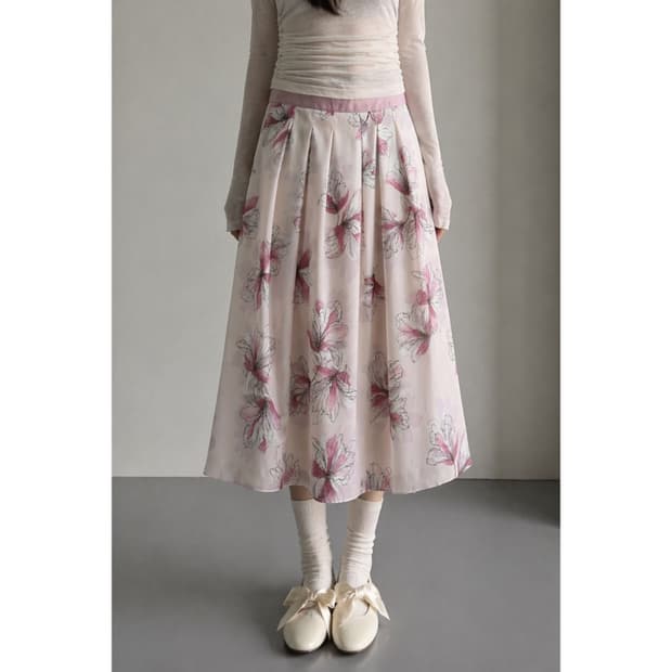 은은한 분홍빛 치마