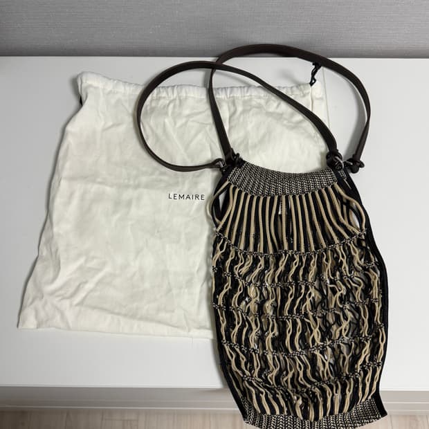 르메르 네트백 필트 미디움 쉐브론 라이트 베이지/블랙 새상품