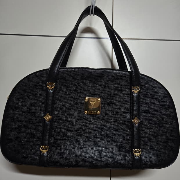 MCM 블랙 사피아노가죽 토트백