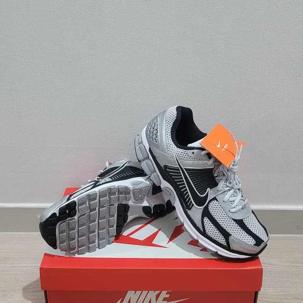 (새상품) Nike Zoom Vomero 5 Metallic Silver