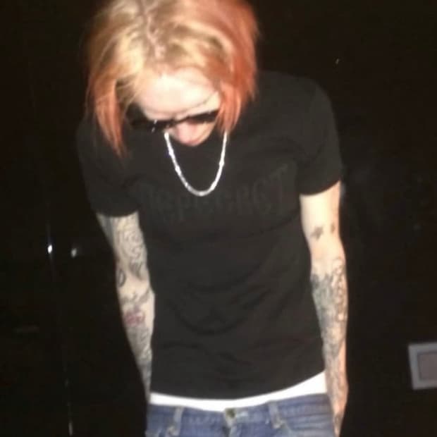 (구함)고샤 루브친스키 슬림핏 반팔 m~L