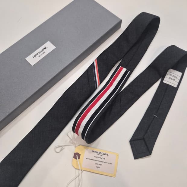 톰브라운 삼선 넥타이 다크 그레이