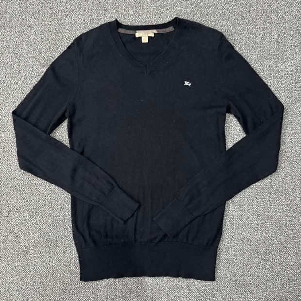 버버리 로고 브이넥 니트