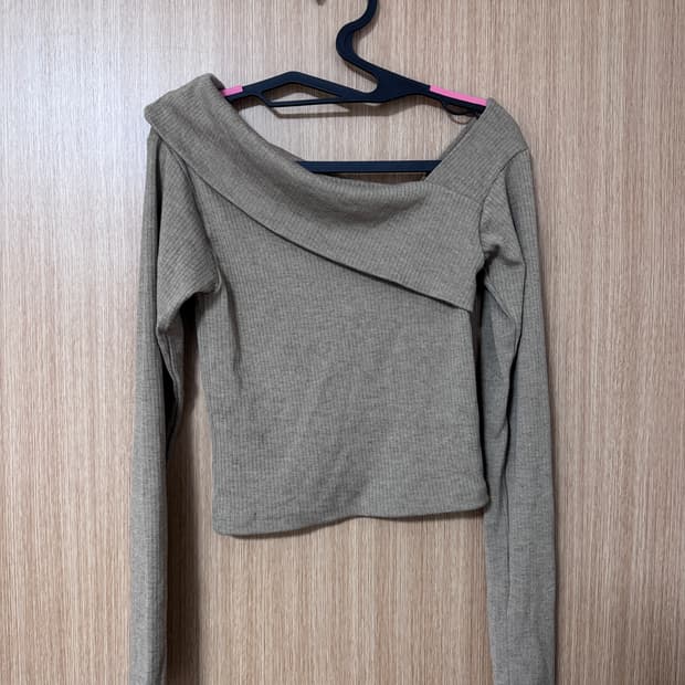 에이블리 오프숄더 티셔츠