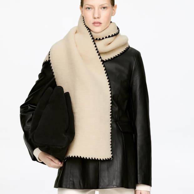 아르켓 스캘럽 스티치 머플러