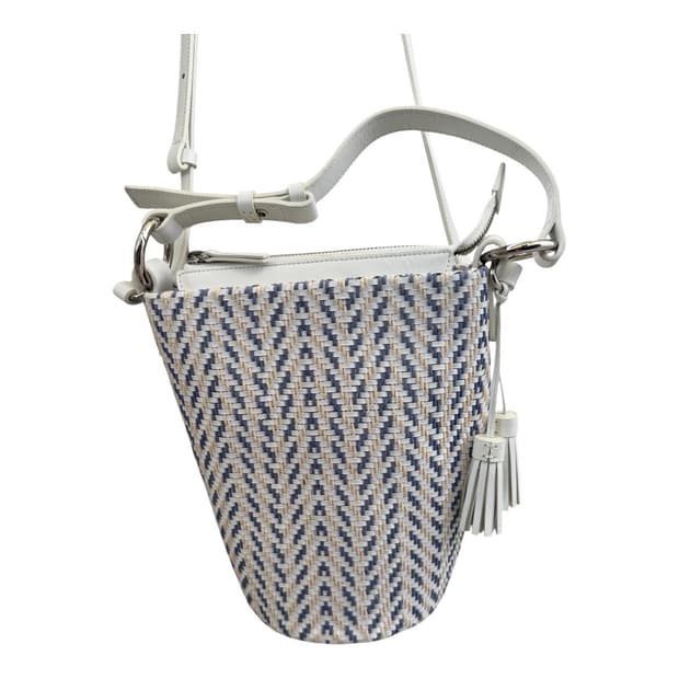 KUHO 버킷 크로스백 – 아이보리/블루 위빙 디자인