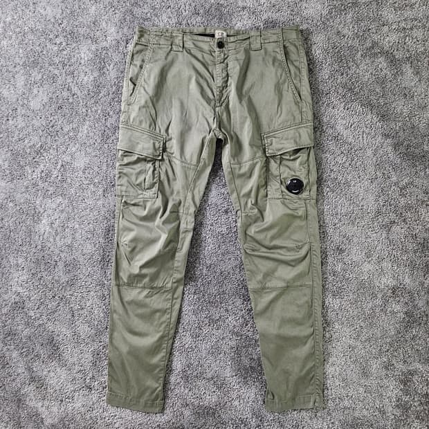 C.P. Company 어고노믹 핏 카고 팬츠