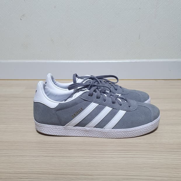 아디다스 가젤 스웨이드 그레이 스니커즈 250