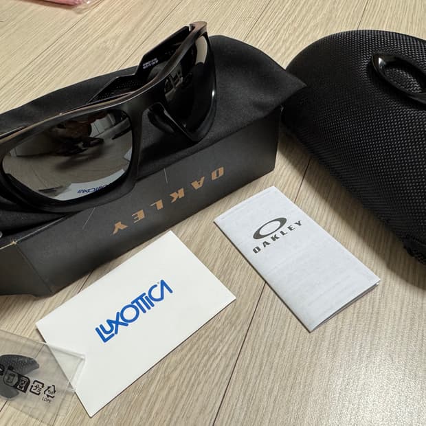 오클리 라테랄리스 매트블랙 편광렌즈 판매합니다