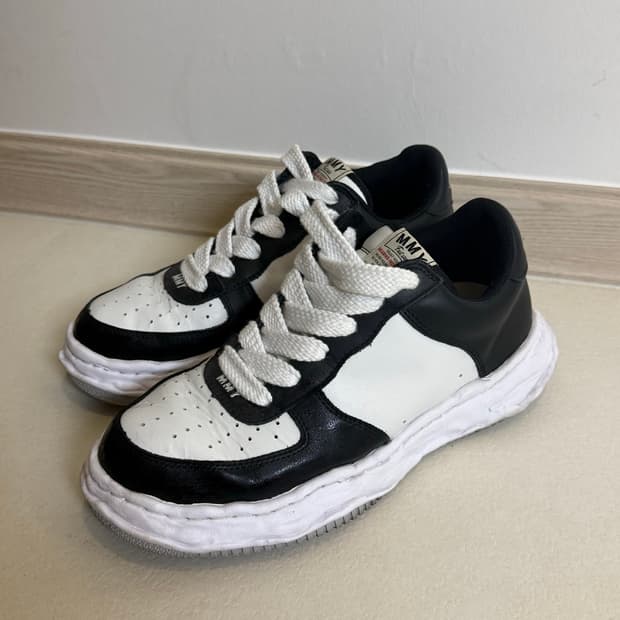 메종미하라 야스히로 로우탑 스니커즈 블랙 화이트