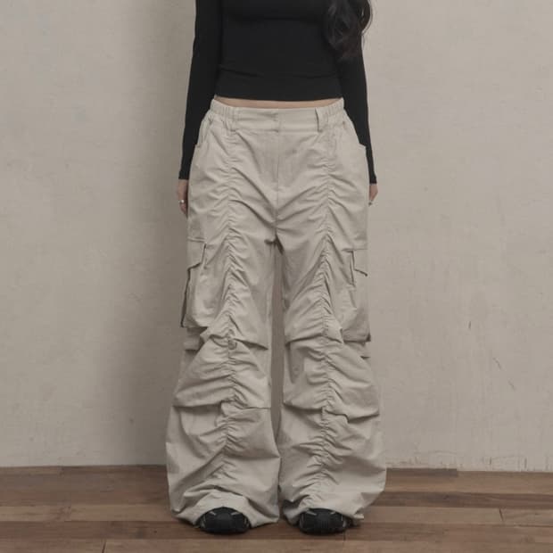 카키포인트 파라수트 팬츠 라이트 그레이