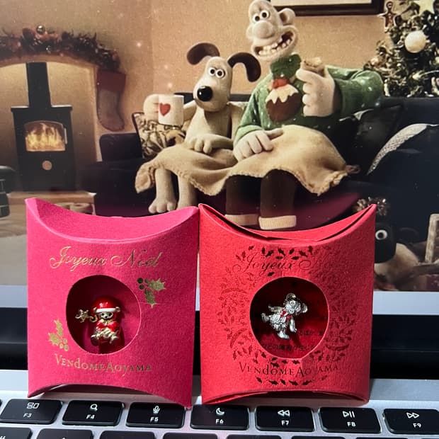 Vendome Aoyama 크리스마스 한정 핀 배지