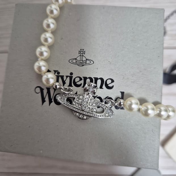 비비안웨스트우드 미니바스릴리프 펄 초커 목걸이 
