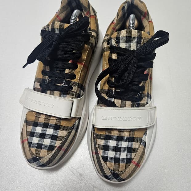 버버리 BURBERRY 체크 스니커즈 / 250