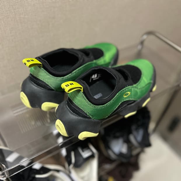 오클리 팩토리 팀 플레쉬샌들 그린