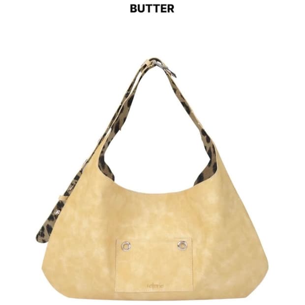 레터리 버클 리버시블 숄더백