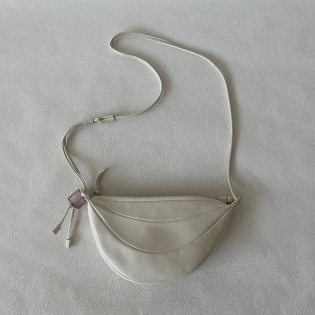 아카이브앱크(Archivépke) 레더 크로스백