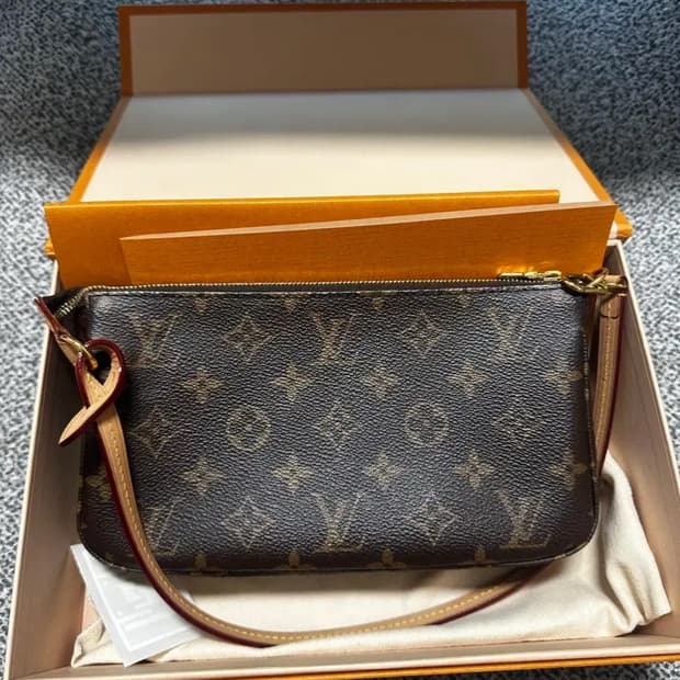 루이비통 포쉐트 악세수아 nm