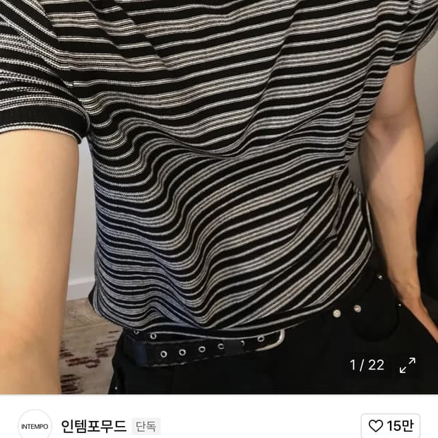 인템포무드 하프 위트 버튼 스트라이프 니트