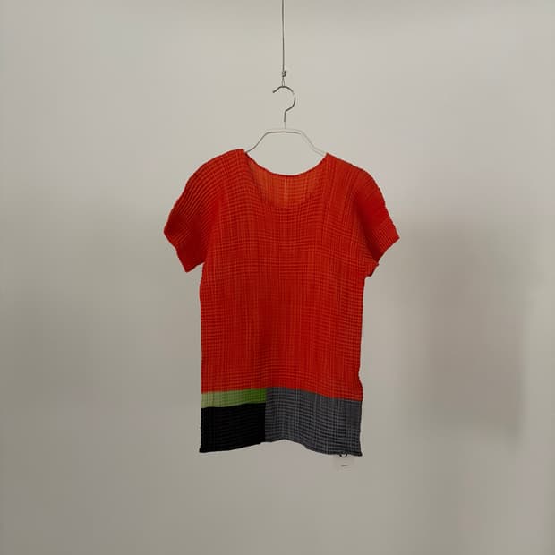Color Block Pleated Top