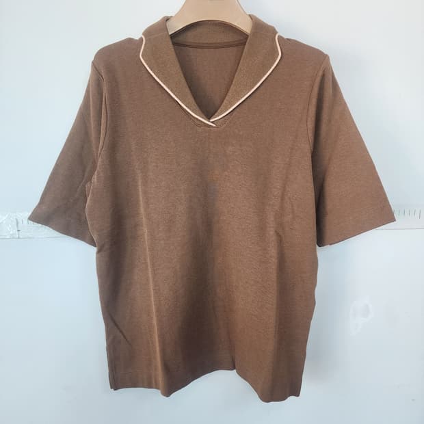 타하리 카라 반팔 브라운