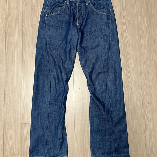 리바이스 엔지니어드 진