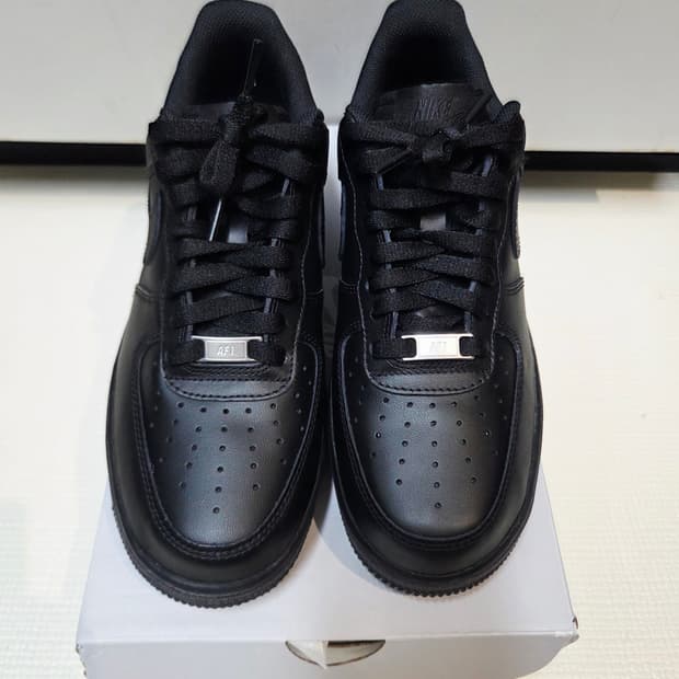 나이키 에어포스1 블랙 255 새상품
