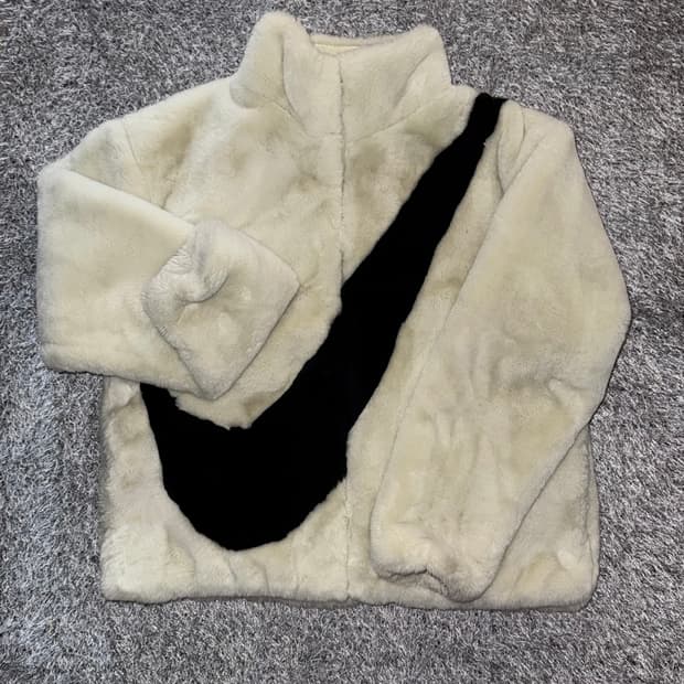 나이키 스우시 후리스