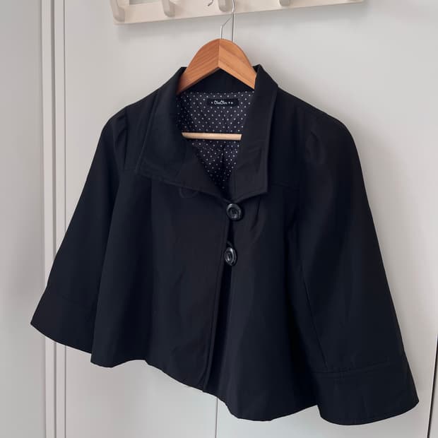 Chouchou 하이넥 블랙 모리걸 숏 트렌치코트