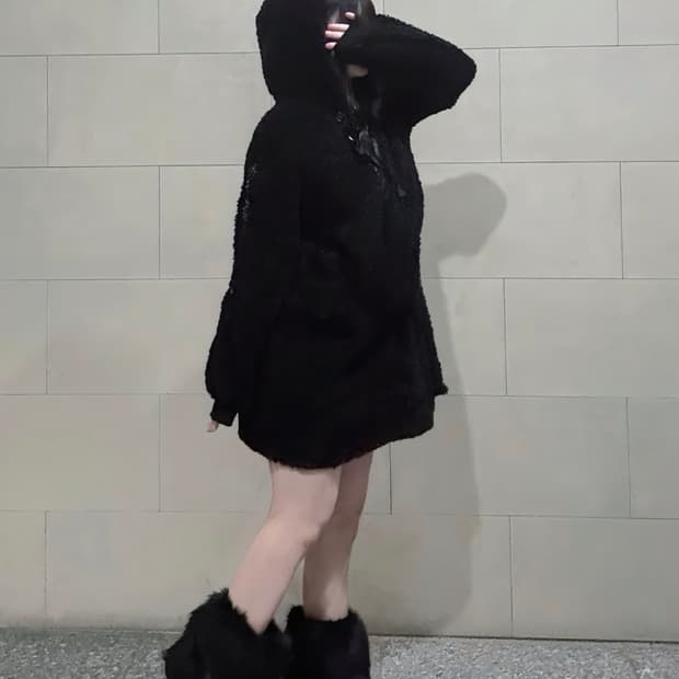 앙크루즈 지뢰계 정석템 후드 폭닥폭닥 털 블랙 리본 아일렛 디테일 원피스