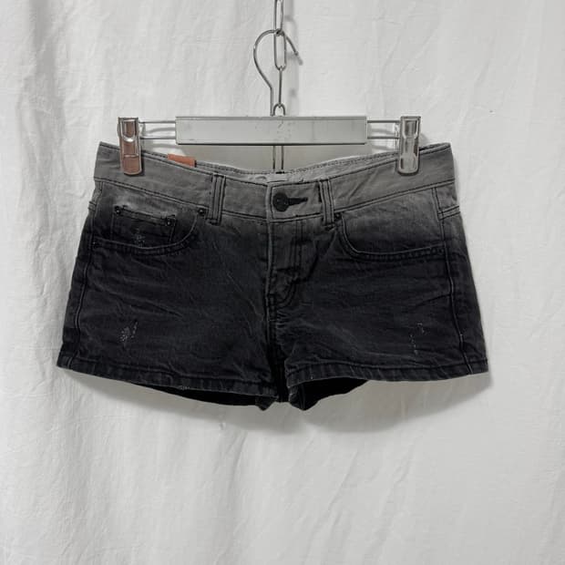 Studded pocket denim shorts