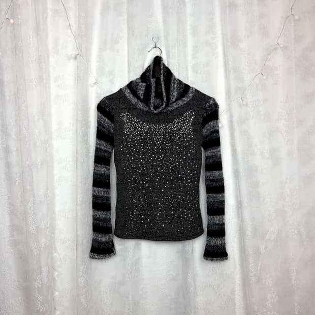 Beaded stripe turtleneck knit top