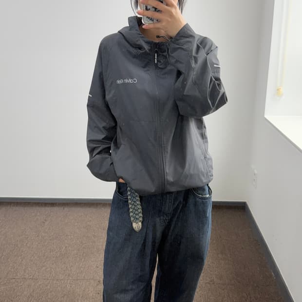 Calvin klein 켈빈클라인 백 로고 차콜 바람막이