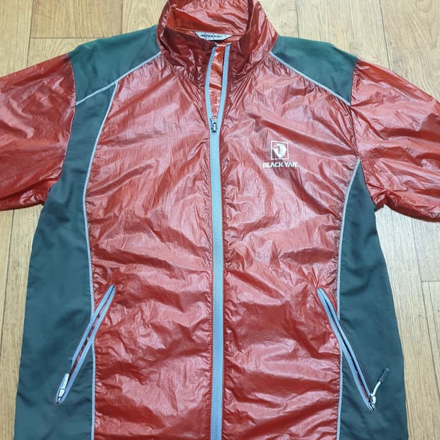 1116 블랙야크 아웃도어 바람막이 100 사이즈입니다