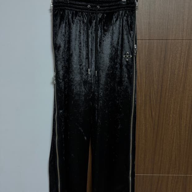 써저리 사이드 벨벳 트랙 팬츠
