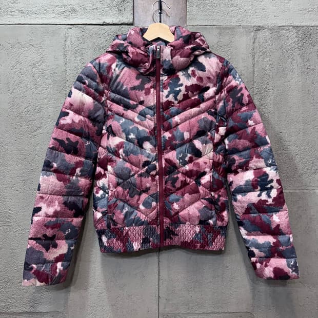 나이키 우먼스 카모플라쥬 구스다운 경량 패딩 (M)