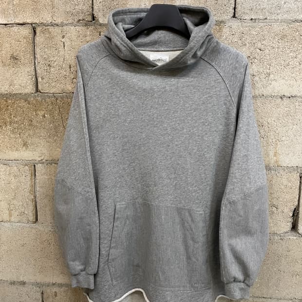 그라미치 테일컷 후드티