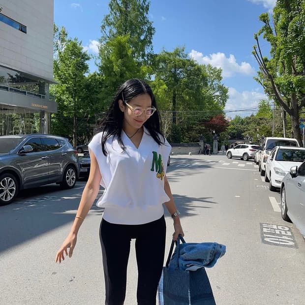 매니모어몽 민소매 탑