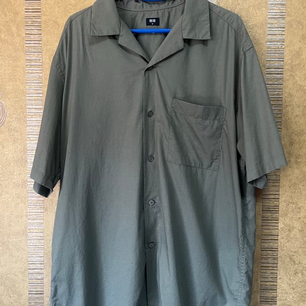[ UNIQLO 반팔 셔츠 ]