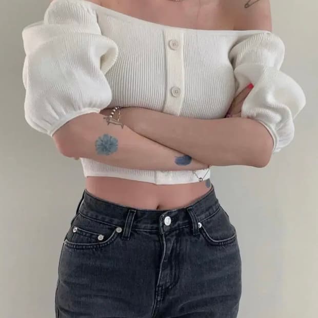 페일제이드 오프숄더 니트 