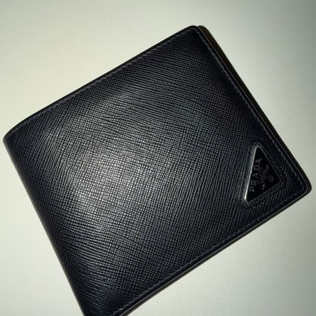 프라다 삼각로고 사피아노 반지갑