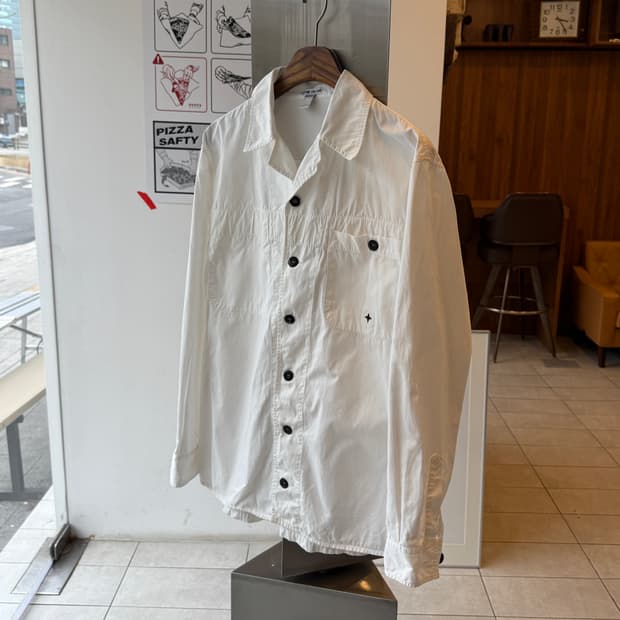 스톤 아일랜드 심볼 화이트 셔츠