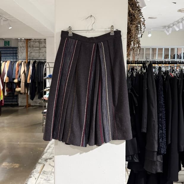 드리스 반 노튼 울 스트라이프 패널 플리츠 미디 스커트